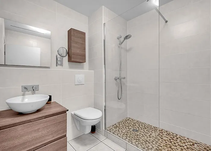 T2 Bord De Garonne Hypercentre Terrasse + Parking *