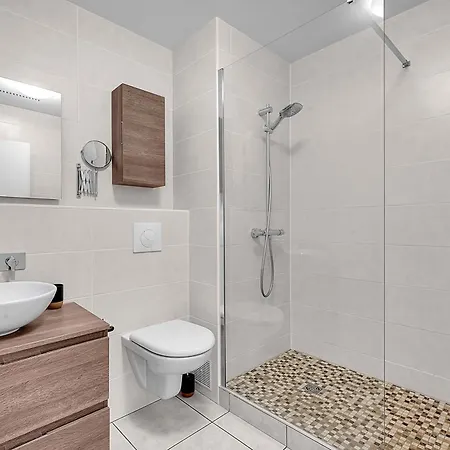 T2 Bord De Garonne Hypercentre Terrasse + Parking *